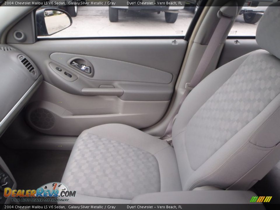 2004 Chevrolet Malibu LS V6 Sedan Galaxy Silver Metallic / Gray Photo #17