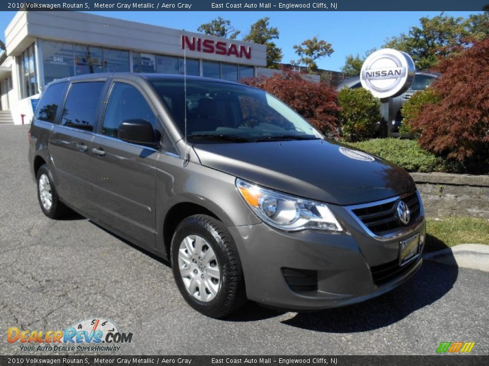 2010 Volkswagen Routan S Meteor Gray Metallic / Aero Gray Photo #1