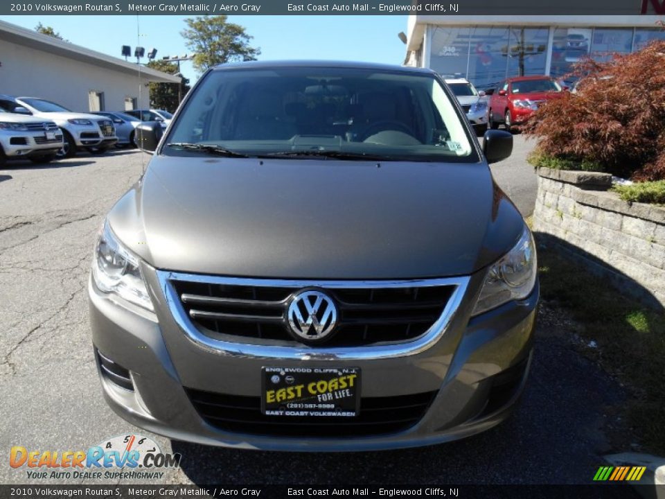 2010 Volkswagen Routan S Meteor Gray Metallic / Aero Gray Photo #2