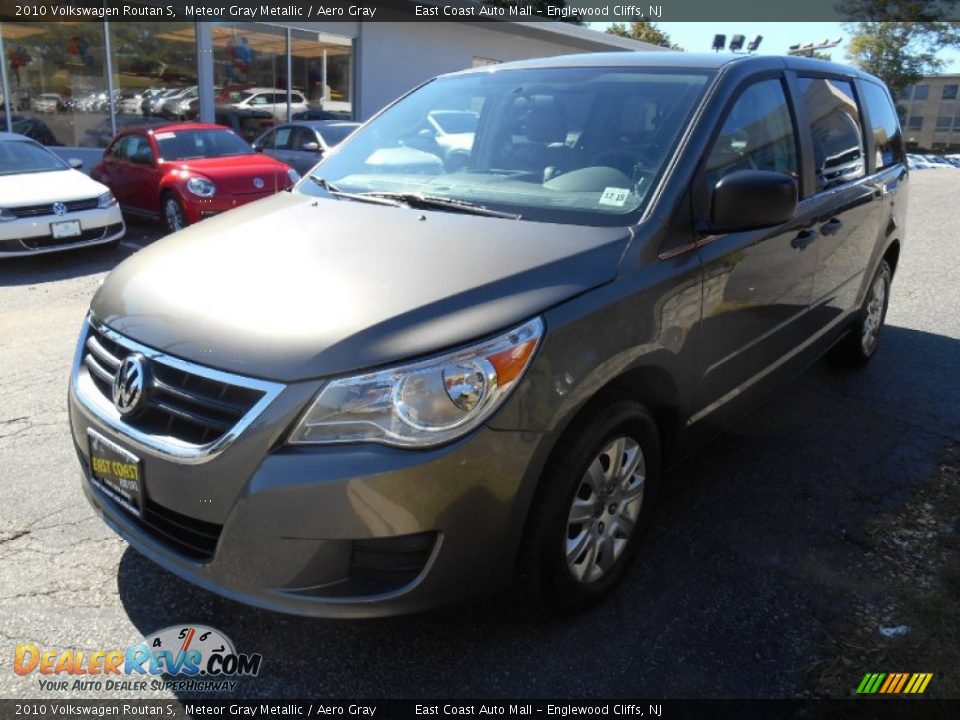 2010 Volkswagen Routan S Meteor Gray Metallic / Aero Gray Photo #3