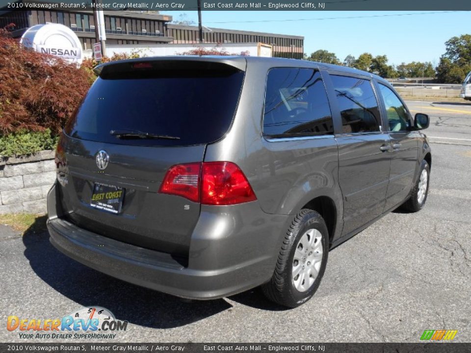 2010 Volkswagen Routan S Meteor Gray Metallic / Aero Gray Photo #4