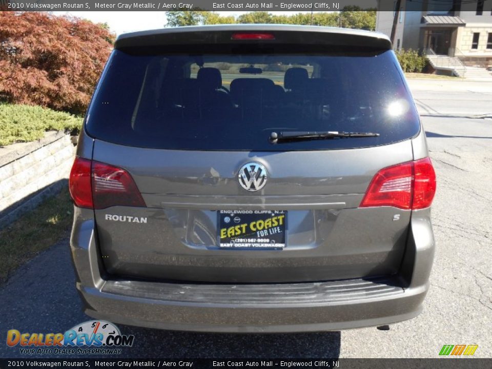 2010 Volkswagen Routan S Meteor Gray Metallic / Aero Gray Photo #5
