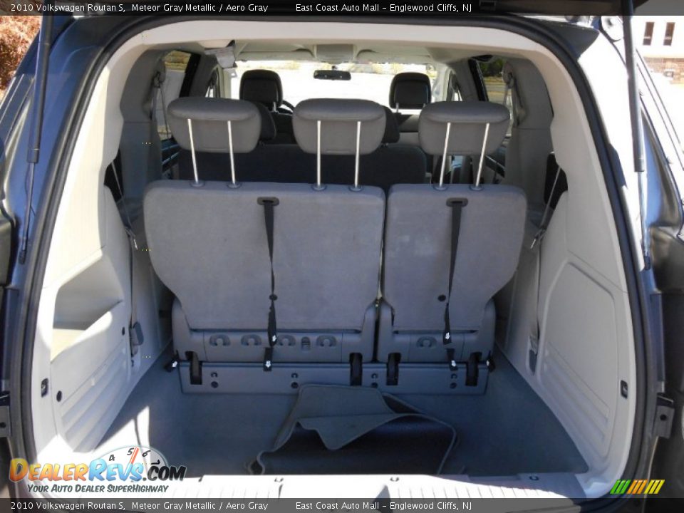 2010 Volkswagen Routan S Meteor Gray Metallic / Aero Gray Photo #6