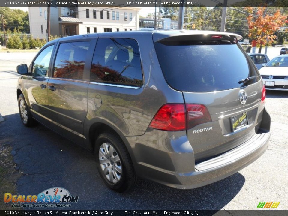 2010 Volkswagen Routan S Meteor Gray Metallic / Aero Gray Photo #7