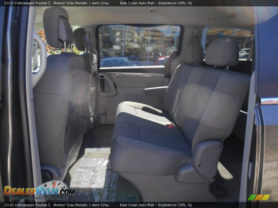 2010 Volkswagen Routan S Meteor Gray Metallic / Aero Gray Photo #9