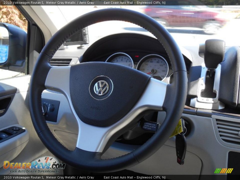 2010 Volkswagen Routan S Meteor Gray Metallic / Aero Gray Photo #12