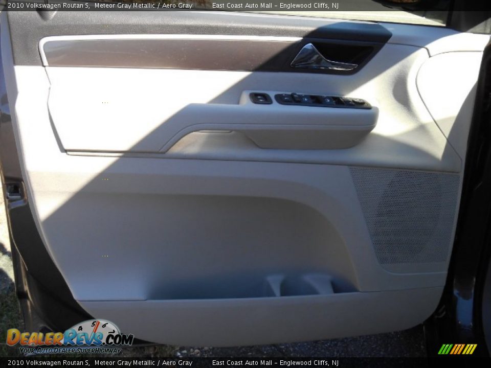 2010 Volkswagen Routan S Meteor Gray Metallic / Aero Gray Photo #14