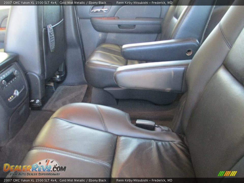2007 GMC Yukon XL 1500 SLT 4x4 Gold Mist Metallic / Ebony Black Photo #28