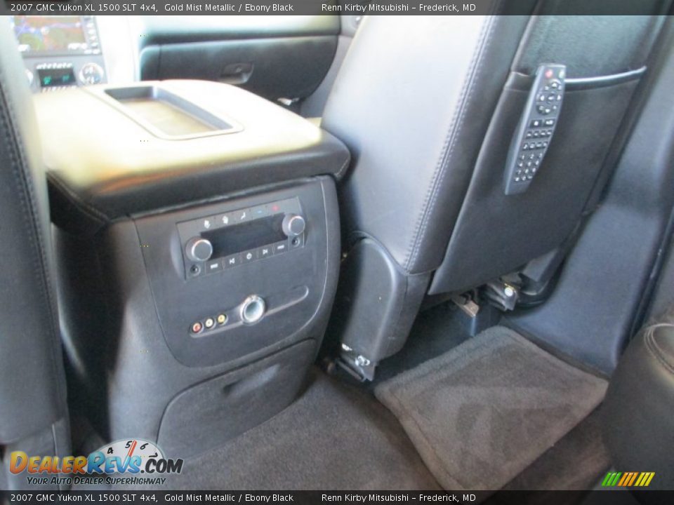 2007 GMC Yukon XL 1500 SLT 4x4 Gold Mist Metallic / Ebony Black Photo #29