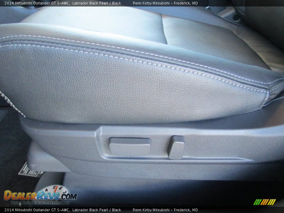 Front Seat of 2014 Mitsubishi Outlander GT S-AWC Photo #15