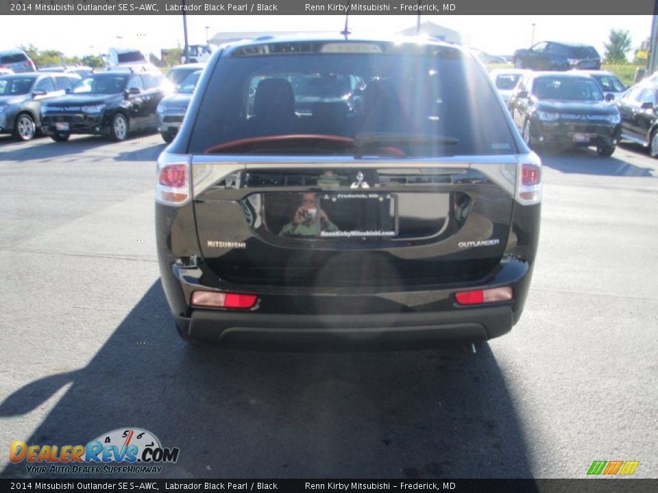 2014 Mitsubishi Outlander SE S-AWC Labrador Black Pearl / Black Photo #5