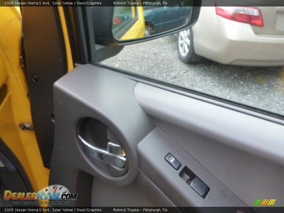 2005 Nissan Xterra S 4x4 Solar Yellow / Steel/Graphite Photo #12