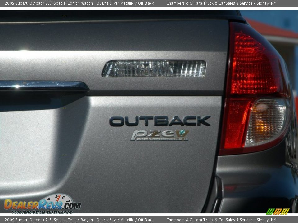 2009 Subaru Outback 2.5i Special Edition Wagon Quartz Silver Metallic / Off Black Photo #17
