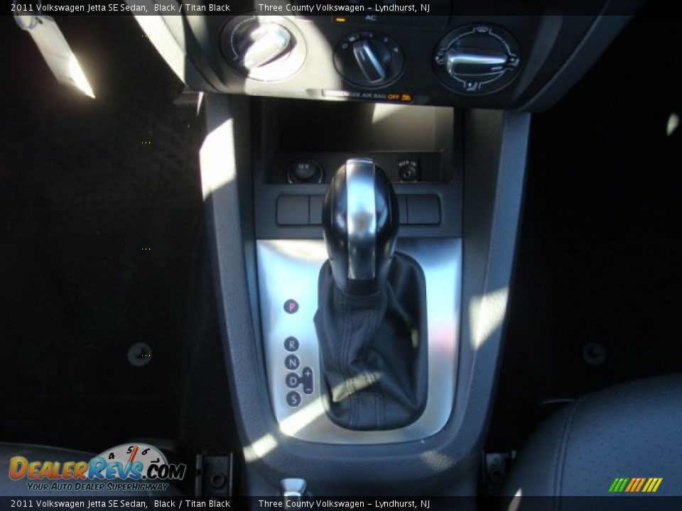 2011 Volkswagen Jetta SE Sedan Black / Titan Black Photo #11