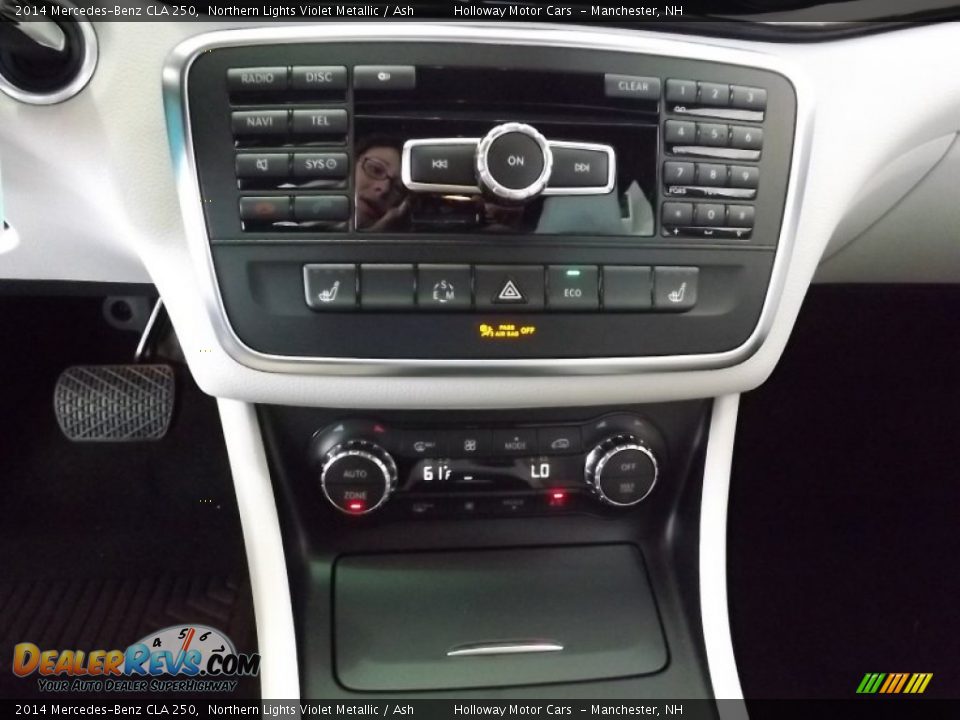 Controls of 2014 Mercedes-Benz CLA 250 Photo #13