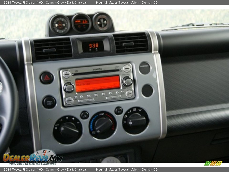 Controls of 2014 Toyota FJ Cruiser 4WD Photo #6