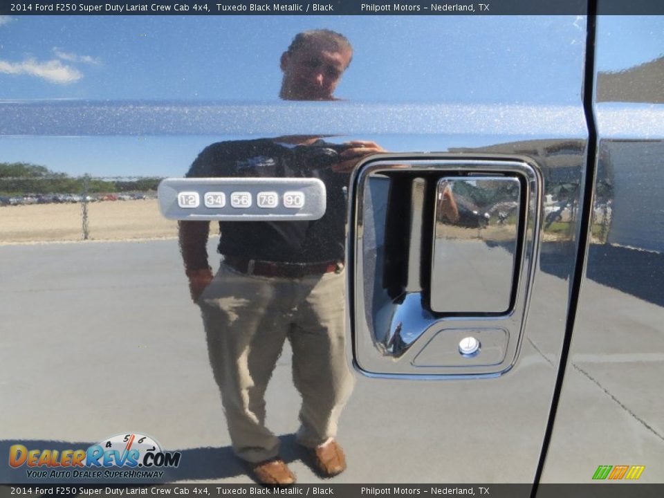 2014 Ford F250 Super Duty Lariat Crew Cab 4x4 Tuxedo Black Metallic / Black Photo #15