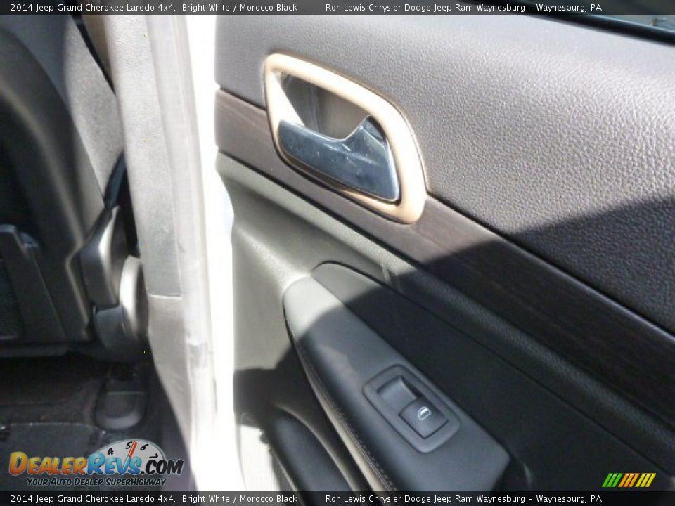 2014 Jeep Grand Cherokee Laredo 4x4 Bright White / Morocco Black Photo #6