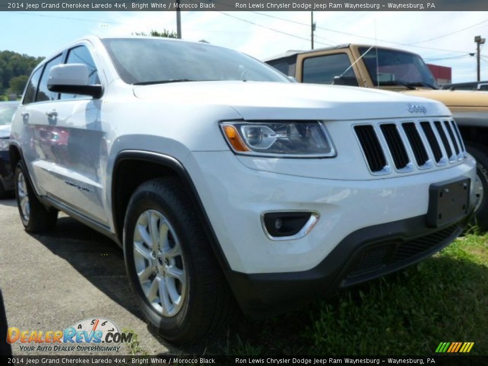 2014 Jeep Grand Cherokee Laredo 4x4 Bright White / Morocco Black Photo #9