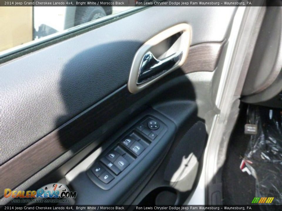 2014 Jeep Grand Cherokee Laredo 4x4 Bright White / Morocco Black Photo #15