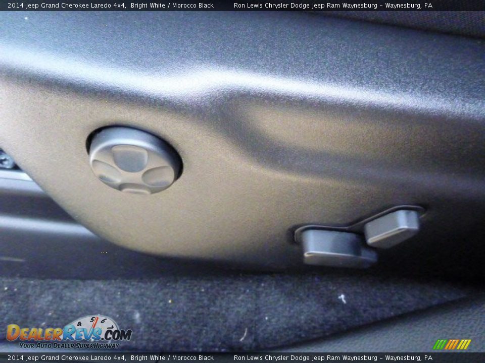 2014 Jeep Grand Cherokee Laredo 4x4 Bright White / Morocco Black Photo #16