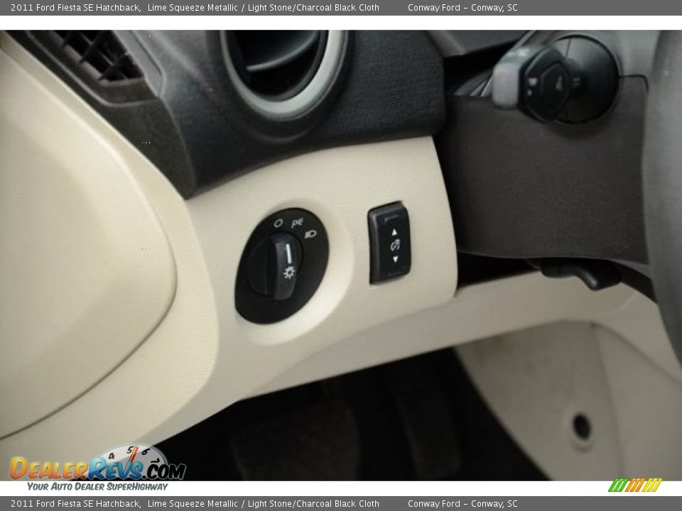 2011 Ford Fiesta SE Hatchback Lime Squeeze Metallic / Light Stone/Charcoal Black Cloth Photo #20