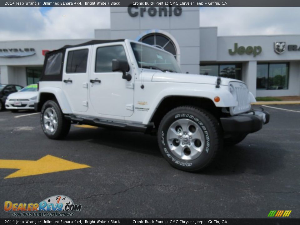 2014 Jeep Wrangler Unlimited Sahara 4x4 Bright White / Black Photo #1