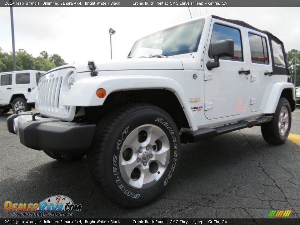 2014 Jeep Wrangler Unlimited Sahara 4x4 Bright White / Black Photo #3
