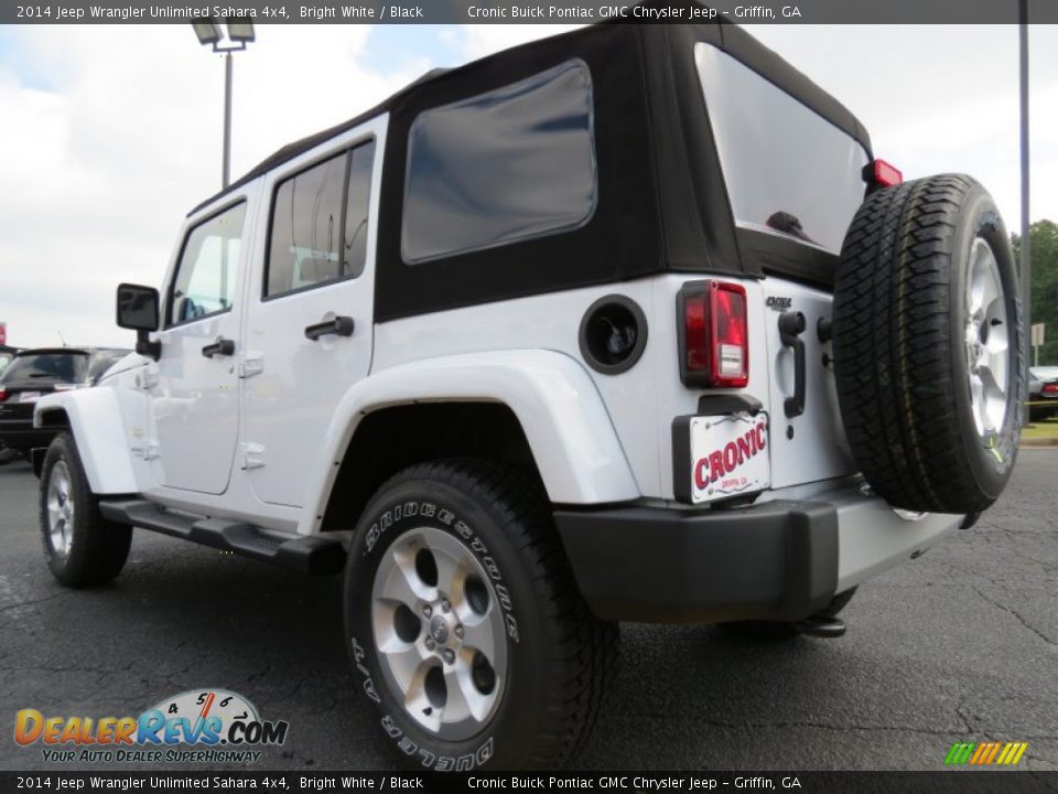 2014 Jeep Wrangler Unlimited Sahara 4x4 Bright White / Black Photo #5
