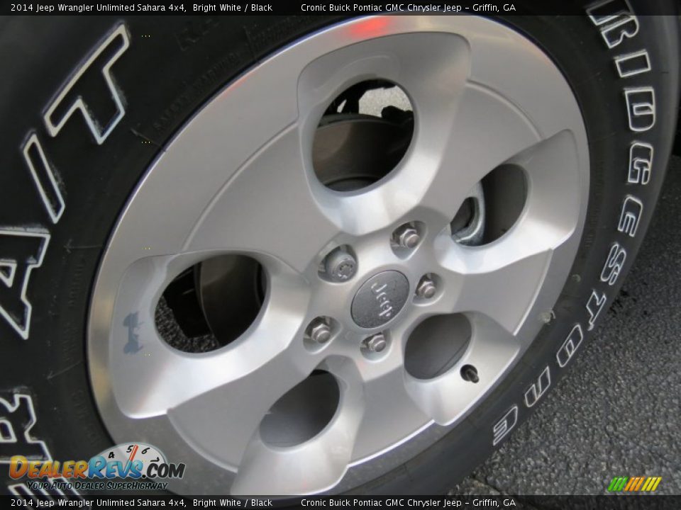 2014 Jeep Wrangler Unlimited Sahara 4x4 Bright White / Black Photo #10