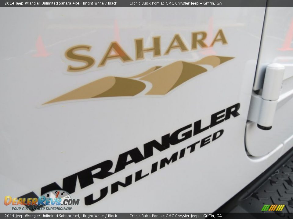 2014 Jeep Wrangler Unlimited Sahara 4x4 Bright White / Black Photo #11