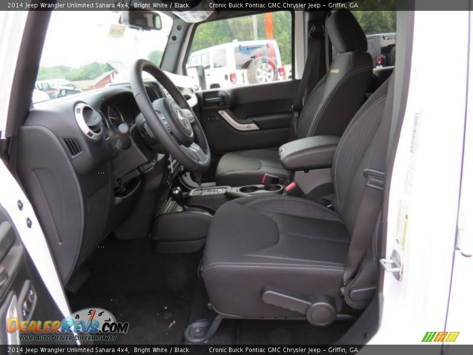 2014 Jeep Wrangler Unlimited Sahara 4x4 Bright White / Black Photo #12