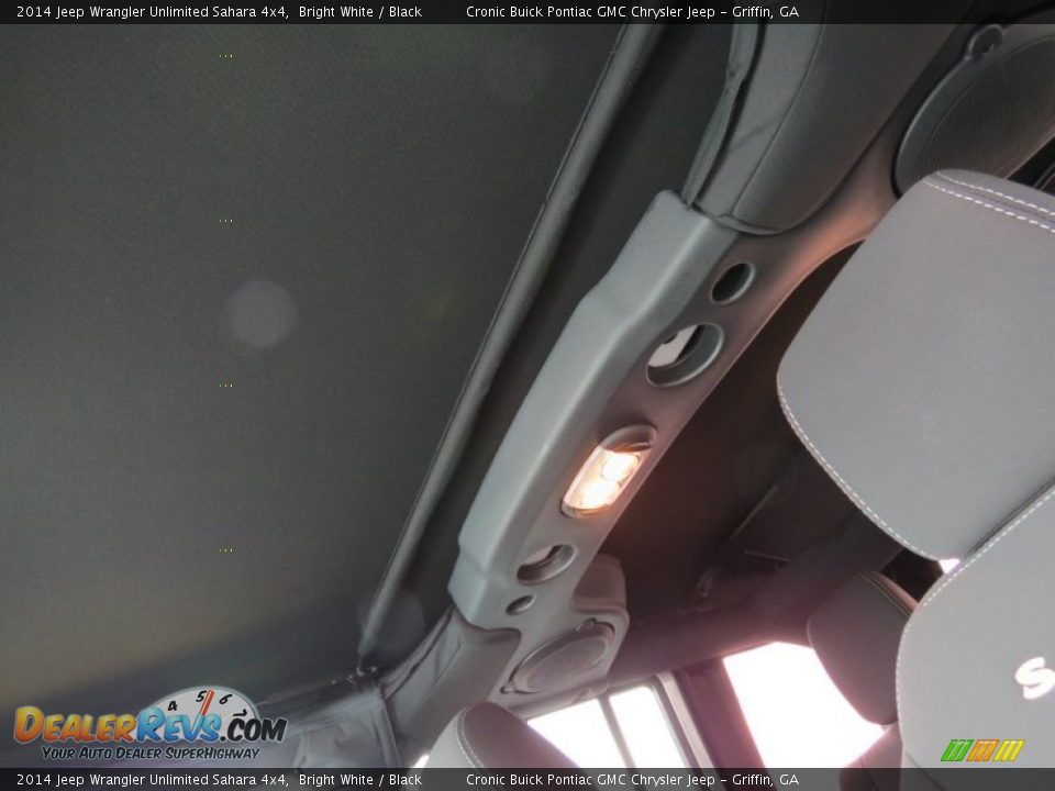 2014 Jeep Wrangler Unlimited Sahara 4x4 Bright White / Black Photo #13