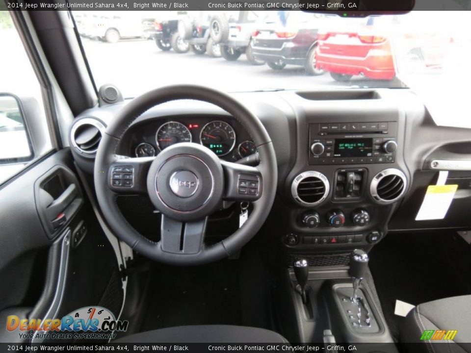 2014 Jeep Wrangler Unlimited Sahara 4x4 Bright White / Black Photo #14