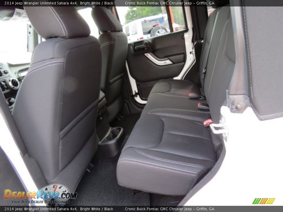 2014 Jeep Wrangler Unlimited Sahara 4x4 Bright White / Black Photo #15