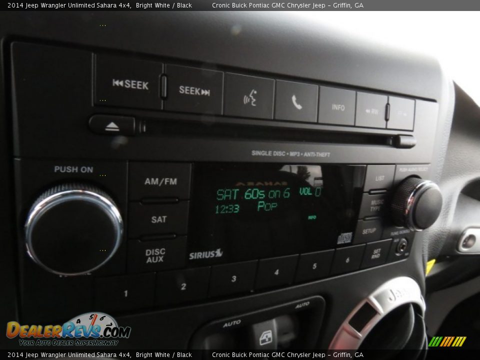 2014 Jeep Wrangler Unlimited Sahara 4x4 Bright White / Black Photo #18