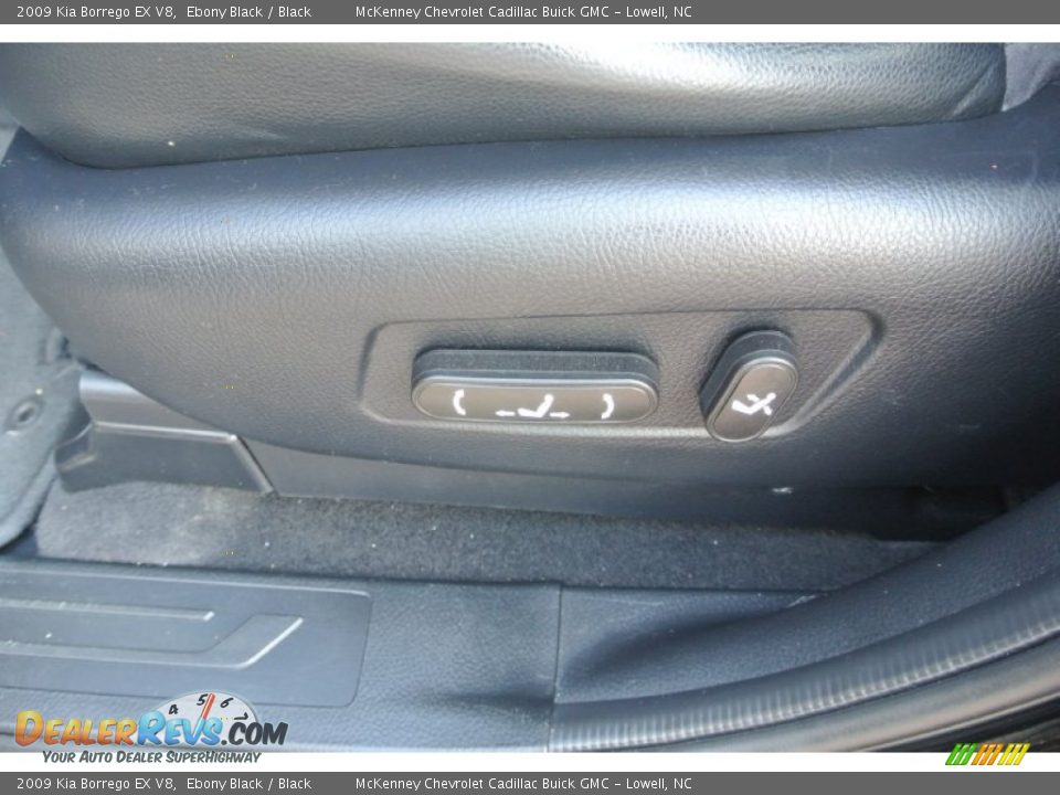 Controls of 2009 Kia Borrego EX V8 Photo #9