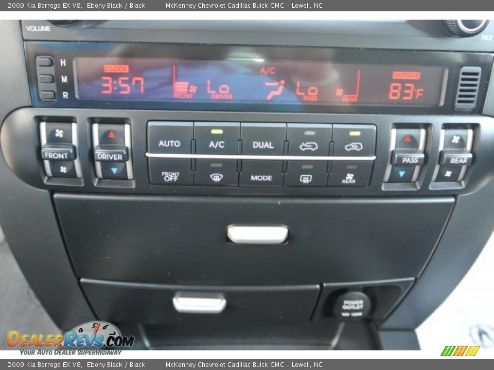 Controls of 2009 Kia Borrego EX V8 Photo #16