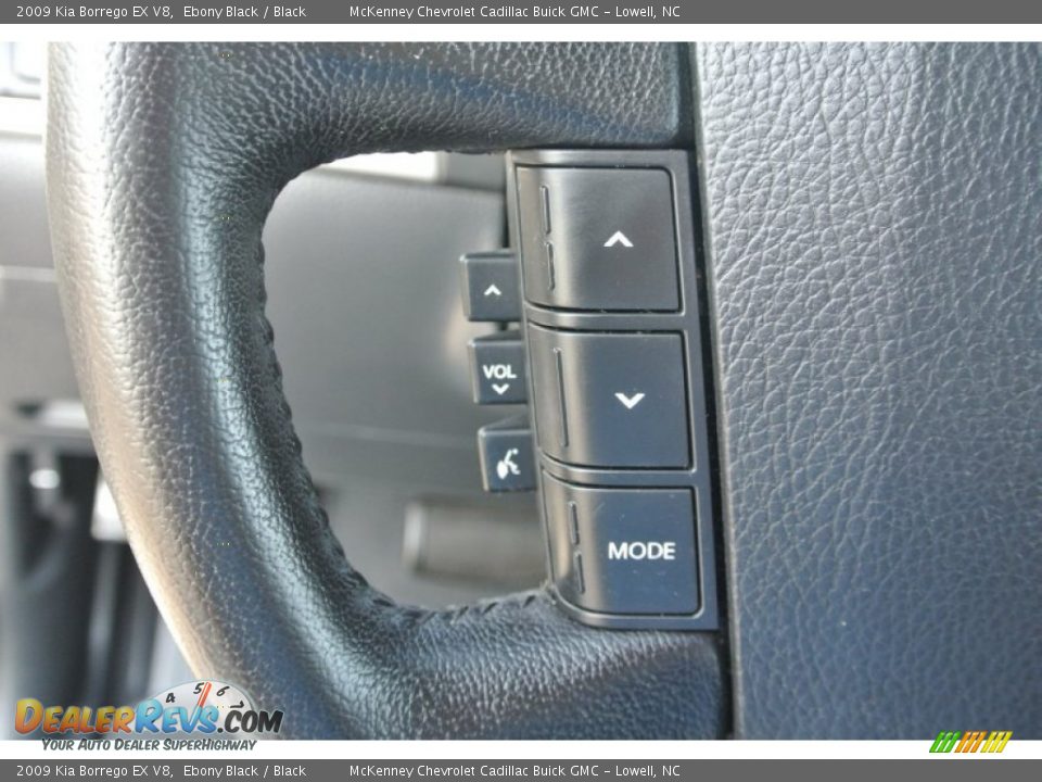 Controls of 2009 Kia Borrego EX V8 Photo #20