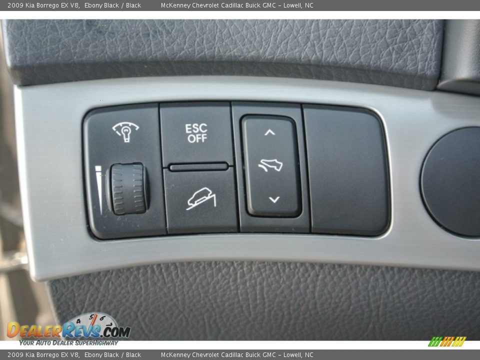 Controls of 2009 Kia Borrego EX V8 Photo #21