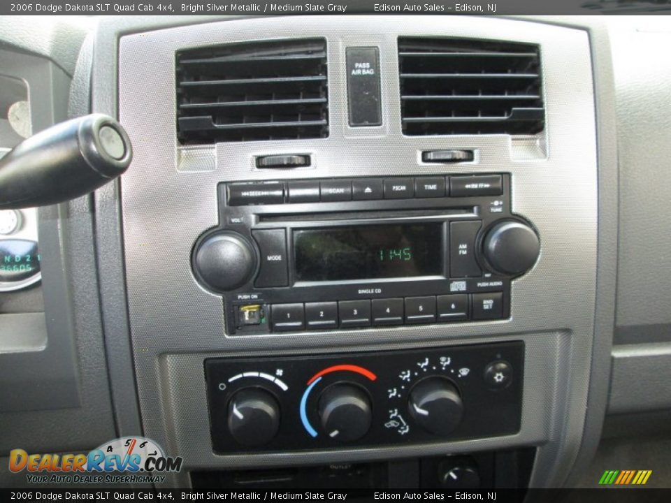 2006 Dodge Dakota SLT Quad Cab 4x4 Bright Silver Metallic / Medium Slate Gray Photo #19