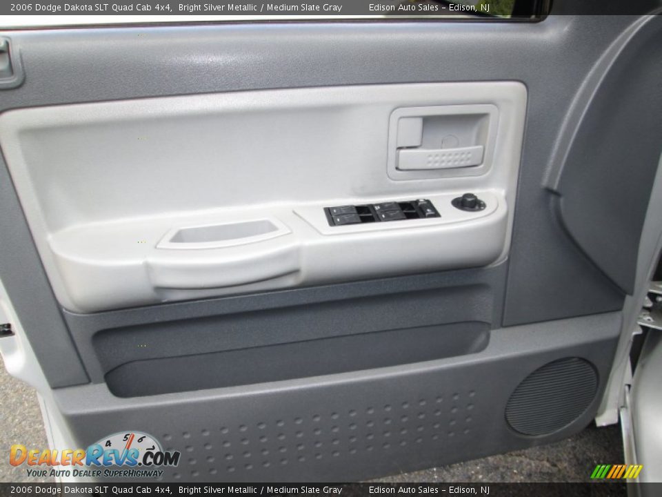 2006 Dodge Dakota SLT Quad Cab 4x4 Bright Silver Metallic / Medium Slate Gray Photo #23