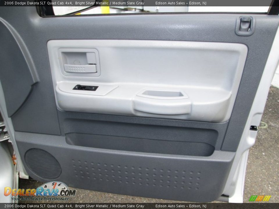 2006 Dodge Dakota SLT Quad Cab 4x4 Bright Silver Metallic / Medium Slate Gray Photo #24