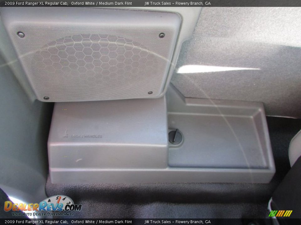2009 Ford Ranger XL Regular Cab Oxford White / Medium Dark Flint Photo #32