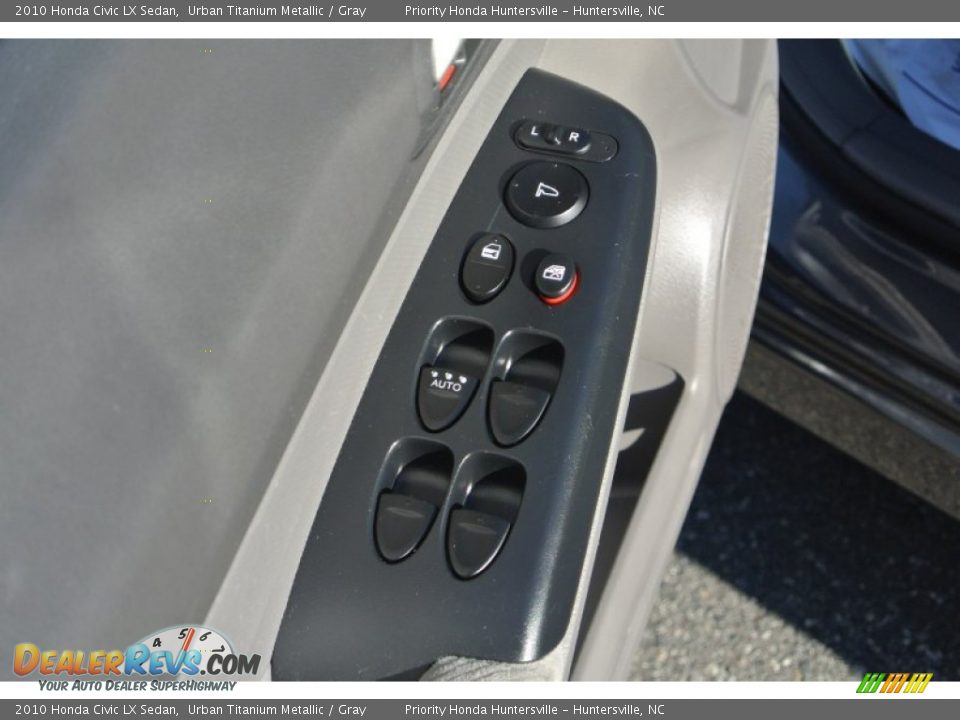 2010 Honda Civic LX Sedan Urban Titanium Metallic / Gray Photo #9