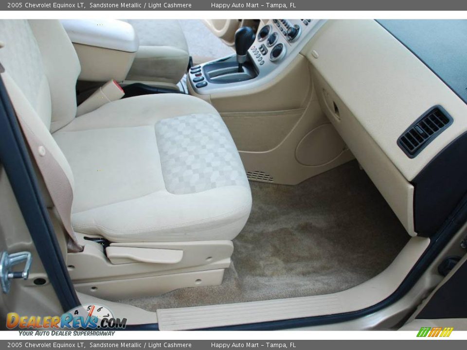 2005 Chevrolet Equinox LT Sandstone Metallic / Light Cashmere Photo #16