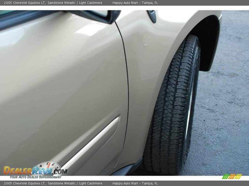 2005 Chevrolet Equinox LT Sandstone Metallic / Light Cashmere Photo #24