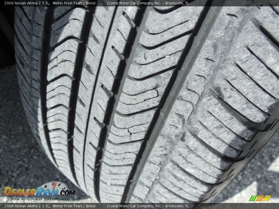 2009 Nissan Altima 2.5 SL Winter Frost Pearl / Blond Photo #15