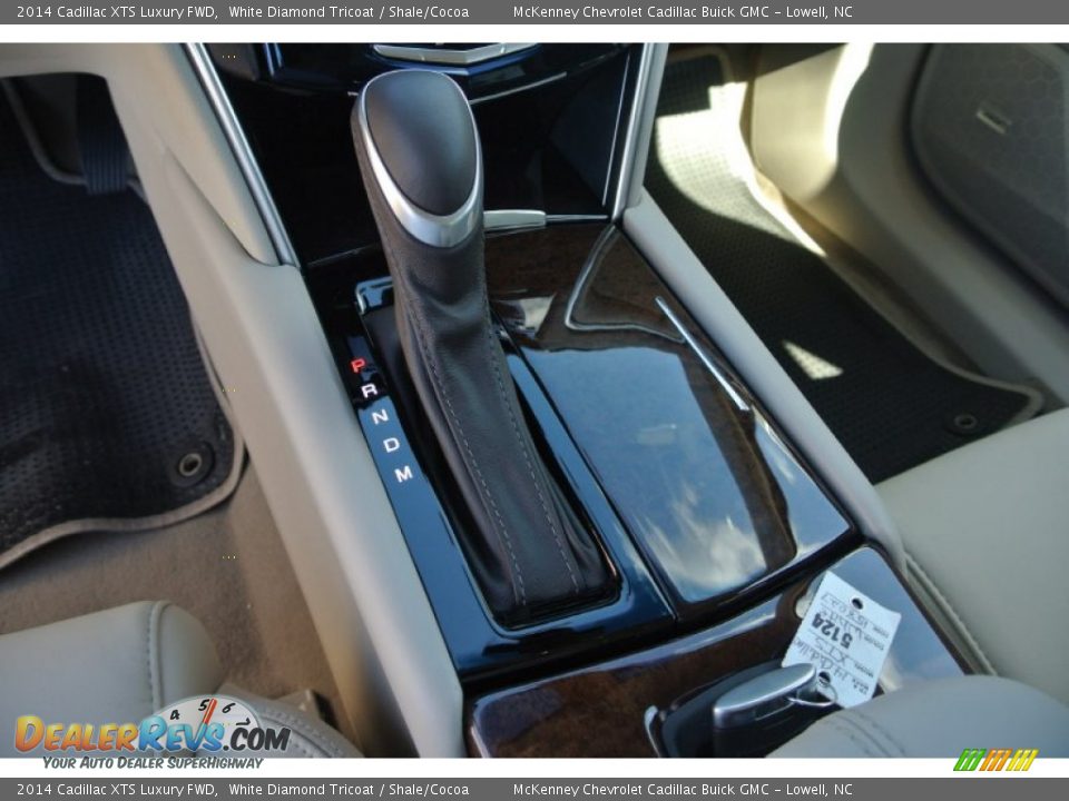 2014 Cadillac XTS Luxury FWD Shifter Photo #10