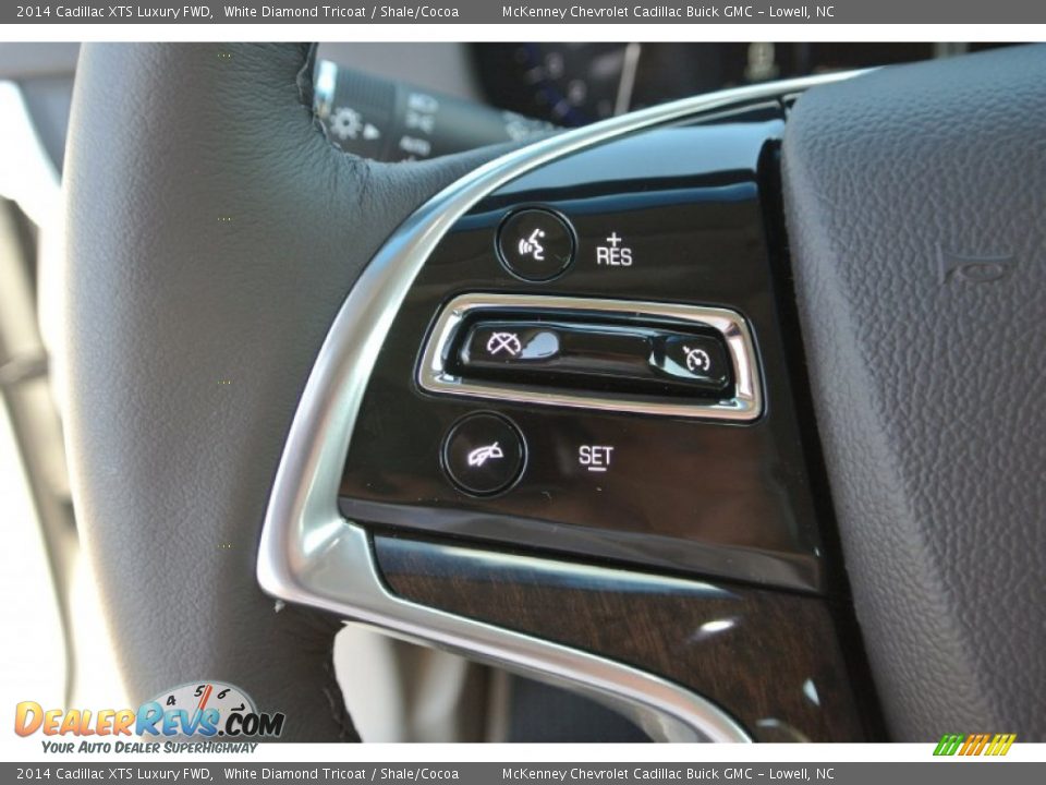 Controls of 2014 Cadillac XTS Luxury FWD Photo #14
